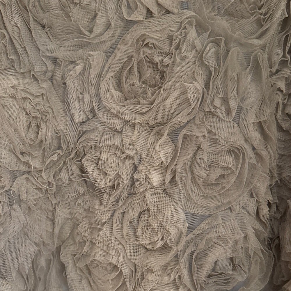 Rose Textured Mesh Shell Blouse - Picture 3 of 7